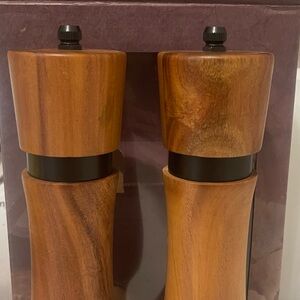 Wooden Salt and Pepper Grinder Set
